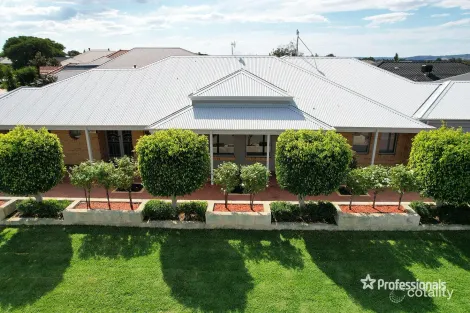 Property photo of 8 Brammall Bend Aveley WA 6069