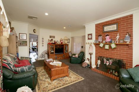 Property photo of 24 Bourkelands Drive Bourkelands NSW 2650