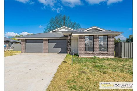 1/2 Frizell Cres, Armidale, NSW 2350
