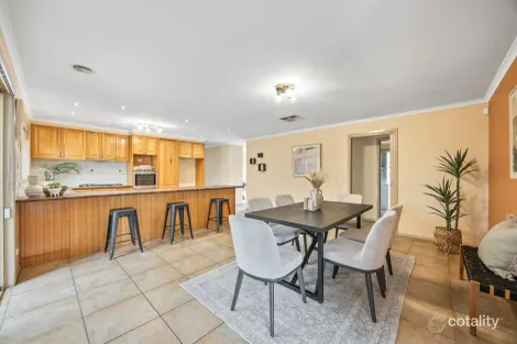 Property photo of 5 Dickson Mews Berwick VIC 3806