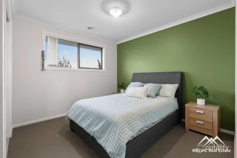 Property photo of 9 Kelton Avenue Clyde North VIC 3978