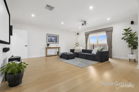 Property photo of 29 Fairholme Boulevard Berwick VIC 3806