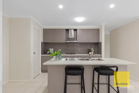 Property photo of 27 Yeoman Crescent Leopold VIC 3224