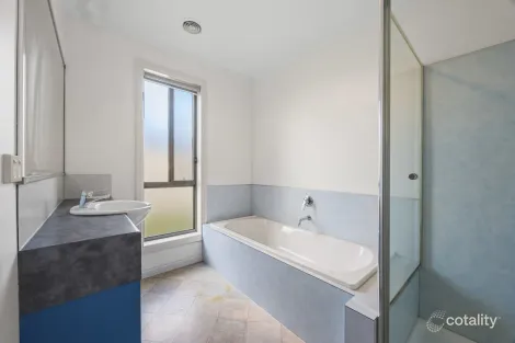 Property photo of 18 Robilliard Way Sebastopol VIC 3356