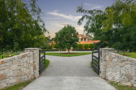 Property photo of 6 Farm Lane Berwick VIC 3806