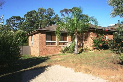 18 Maroubra Cres, Woodbine, NSW 2560