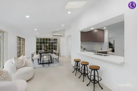 Property photo of 1 Connah Crescent Carindale QLD 4152