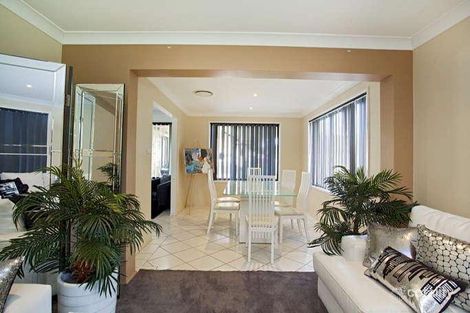 Property photo of 6 Lycett Avenue West Hoxton NSW 2171