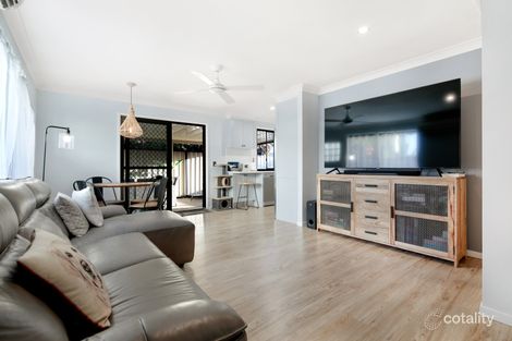 Property photo of 2/30 Scoter Avenue Paradise Point QLD 4216