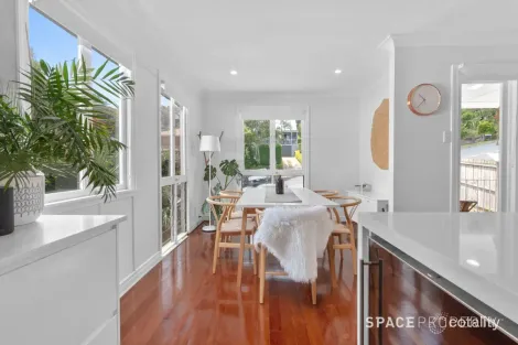 Property photo of 27 Bellavista Terrace Paddington QLD 4064
