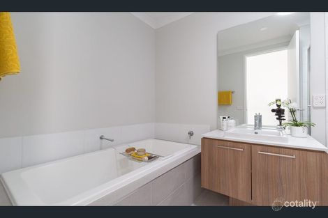 Property photo of 8 Furphy Walk Kalkallo VIC 3064