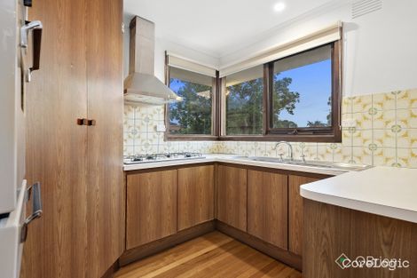 Property photo of 21 Isaac Smith Crescent Endeavour Hills VIC 3802