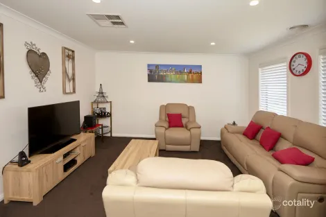 Property photo of 34 Mullagh Crescent Boorooma NSW 2650