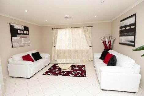 Property photo of 5 Windsor Court Craigmore SA 5114