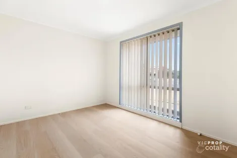 Property photo of 115 Flemington Crescent Werribee VIC 3030