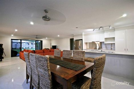 Property photo of 2 Endeavour Circuit Cannonvale QLD 4802