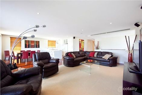 Property photo of 2/19 Paradise Island Surfers Paradise QLD 4217