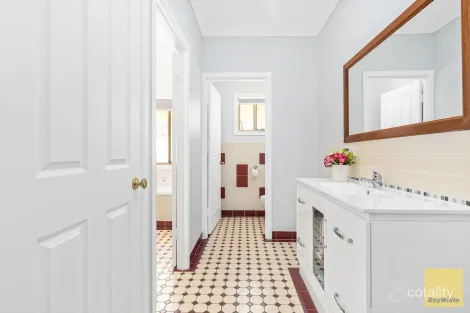 Property photo of 48 Kidd Street Emerald QLD 4720