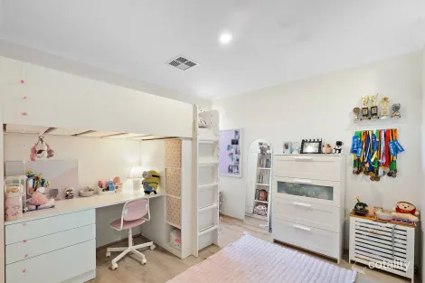 Property photo of 48 Becker Loop Mandogalup WA 6167