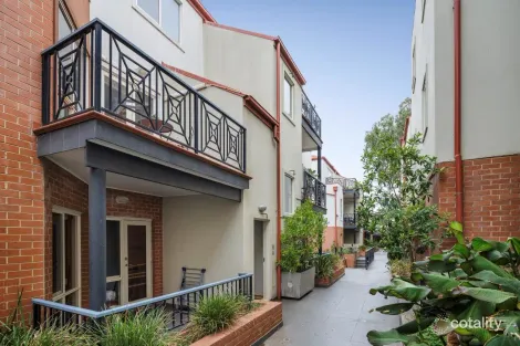 24/8 Howlett St, Kensington, VIC 3031