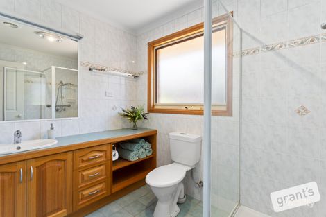 Property photo of 1 Charmouth Place Narre Warren South VIC 3805