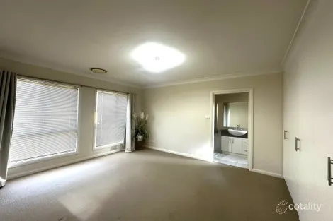 Property photo of 2 Salvanza Crescent Griffith NSW 2680