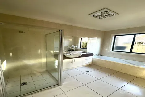 Property photo of 2 Salvanza Crescent Griffith NSW 2680