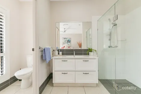 Property photo of 4 Jasmine Place Banora Point NSW 2486