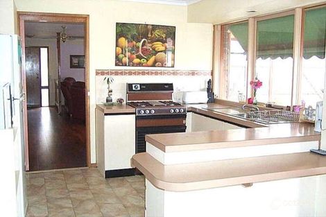 Property photo of 4 Lamont Crescent Cranbourne VIC 3977
