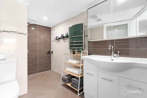 Property photo of 4/17 Buccaneer Drive Urangan QLD 4655