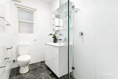 Property photo of 2/52A Sir Thomas Mitchell Road Bondi Beach NSW 2026