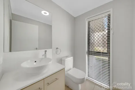 Property photo of 8 Keeling Court New Auckland QLD 4680