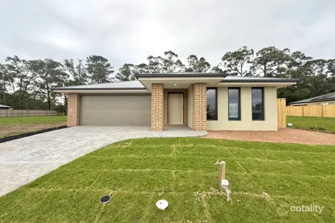 31 CART DR, DROUIN, VIC 3818