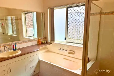 Property photo of 5 Mauritius Court Varsity Lakes QLD 4227