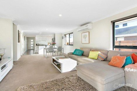 Property photo of 11 Spriggs Drive Croydon VIC 3136
