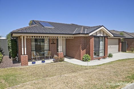 Property photo of 5 Pashia Grove Pakenham VIC 3810