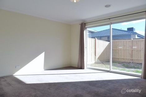 Property photo of 9 Hollywell Road Clyde North VIC 3978