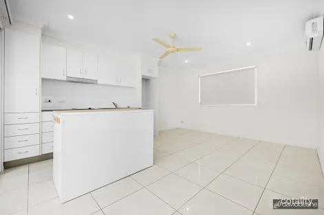 Property photo of 9/26 Nightingale Drive Lawnton QLD 4501