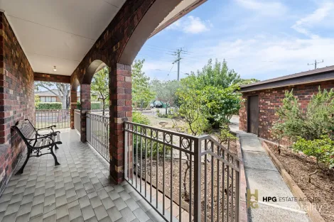 Property photo of 19 The Circuit Gladstone Park VIC 3043