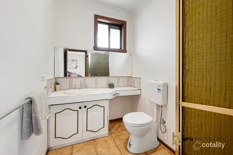 Property photo of 19 The Circuit Gladstone Park VIC 3043