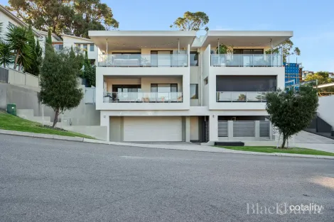 10/16 Sackville Tce, Scarborough, WA 6019