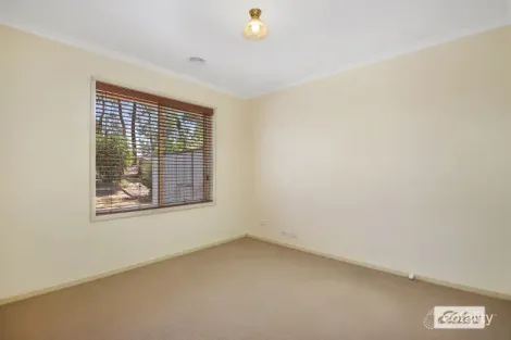 Property photo of 4 Hook Court West Wodonga VIC 3690