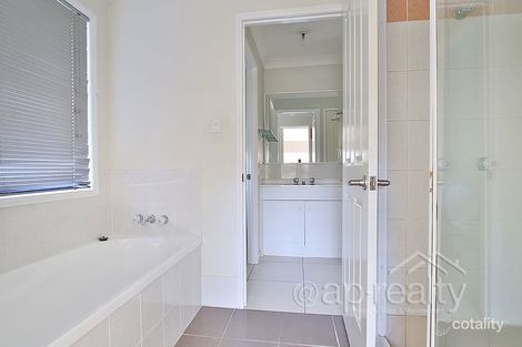 Property photo of 7 Beerwah Place Forest Lake QLD 4078