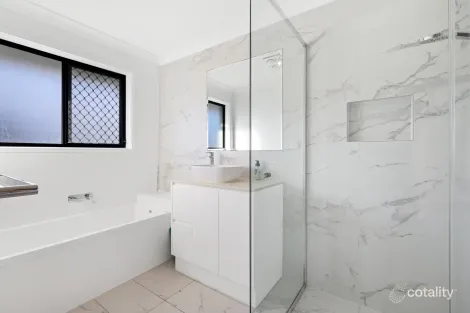 Property photo of 17 Hillary Circuit Pacific Pines QLD 4211