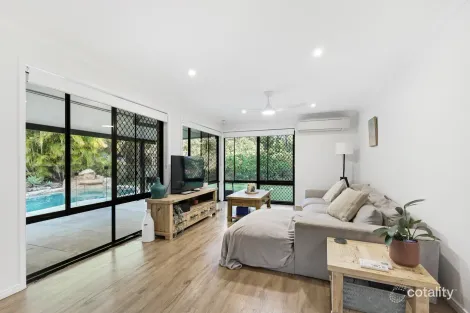 Property photo of 17 Hillary Circuit Pacific Pines QLD 4211