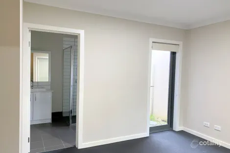 Property photo of 2/18 View Road Springvale VIC 3171