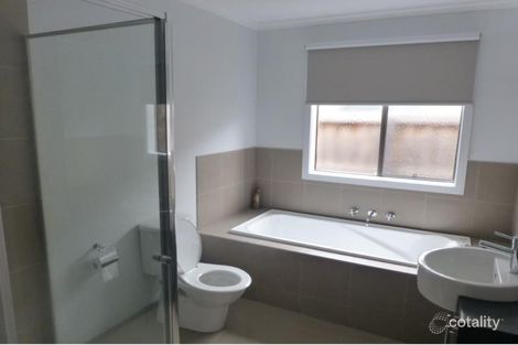 Property photo of 40 Larson Avenue Tarneit VIC 3029