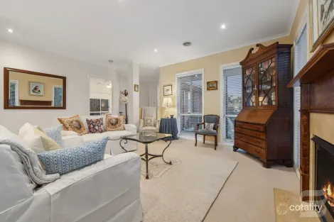 Property photo of 8 Rowena Place Mount Martha VIC 3934