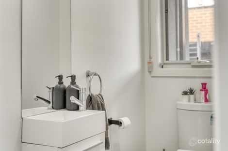 Property photo of 34 Frontier Avenue Aintree VIC 3336