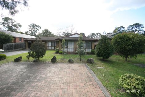 7 Honeysuckle Walk, Croydon South, VIC 3136